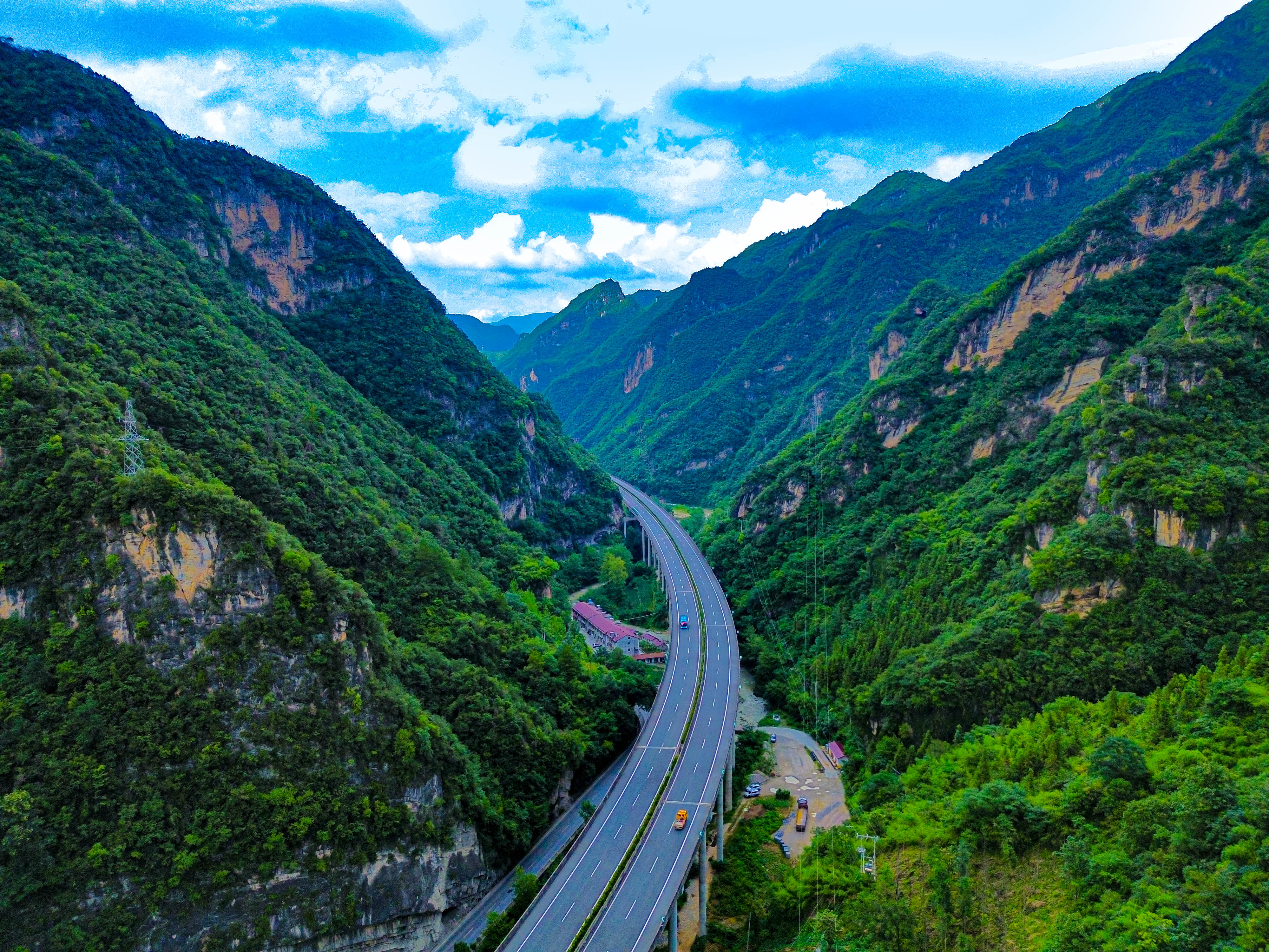 长路越关山